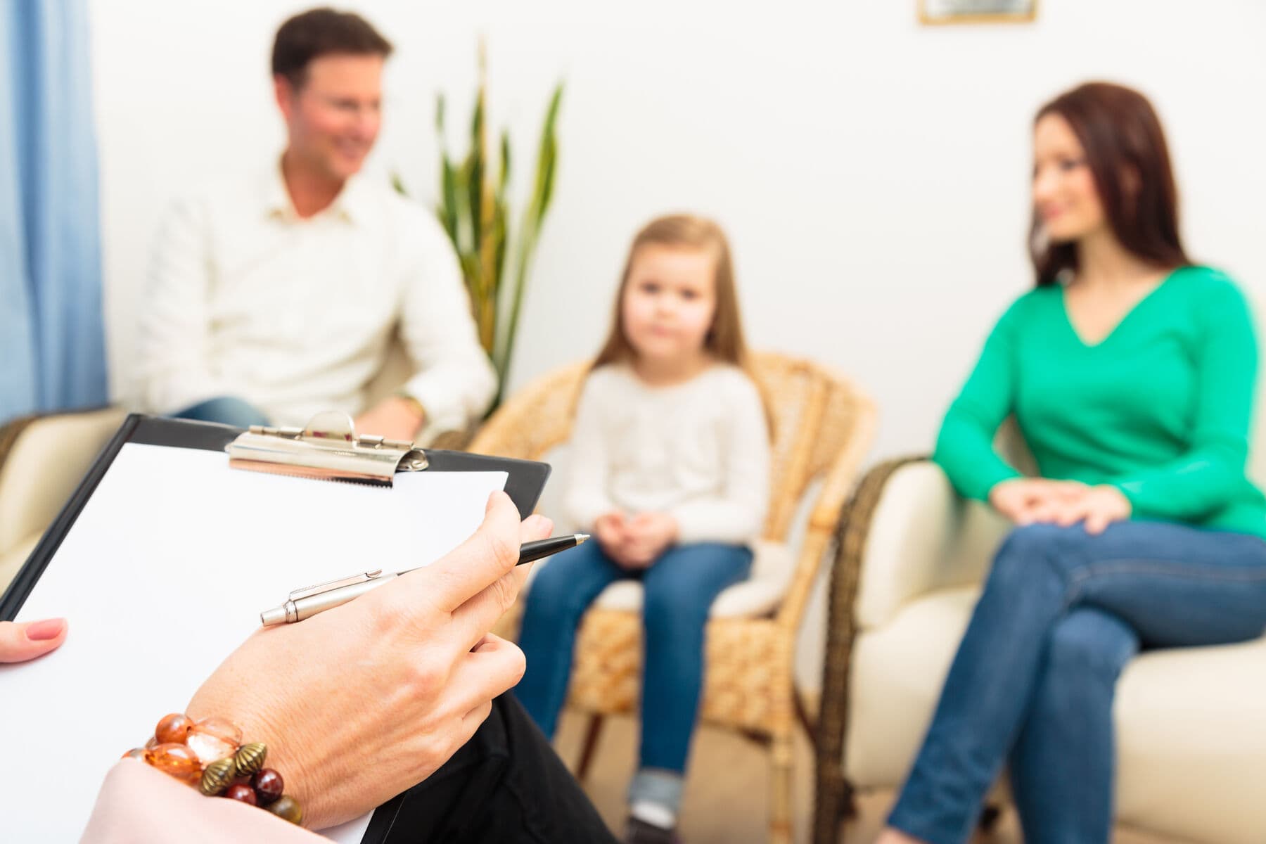 Familia en una sesión de terapia